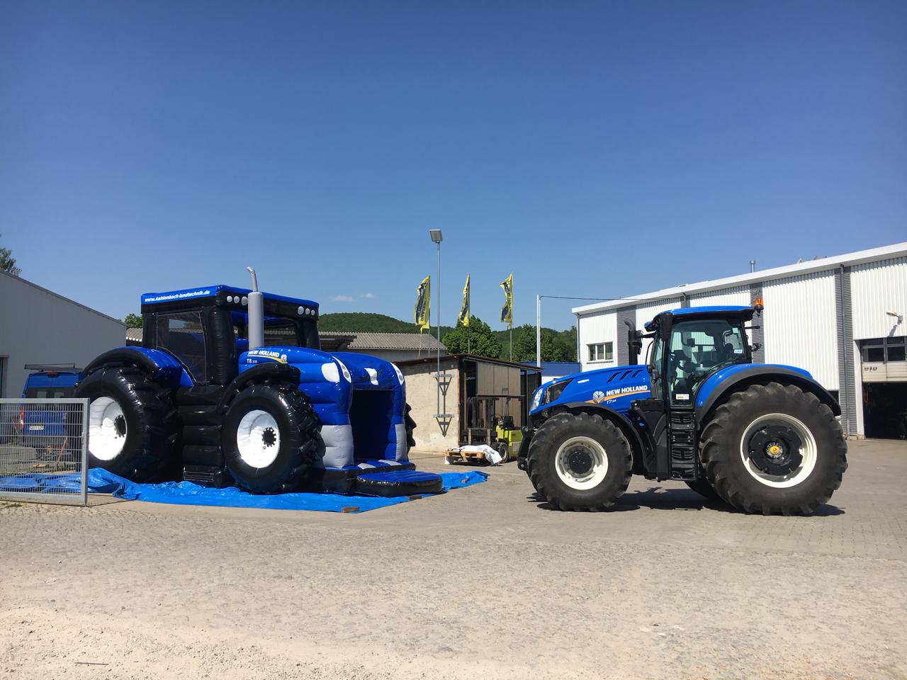 NewHolland Traktor Hüpfburg