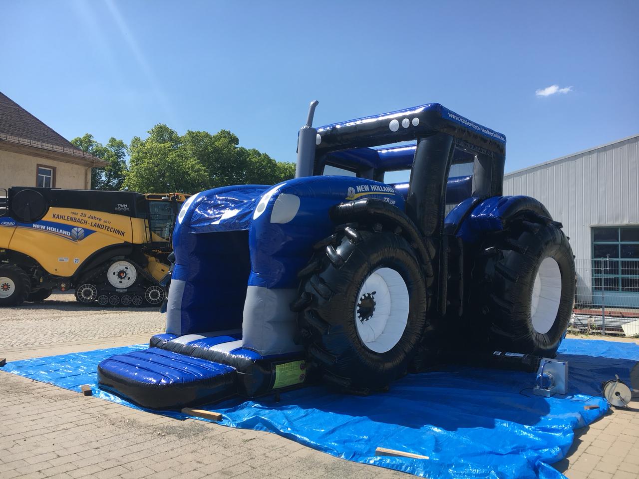 NewHolland Traktor Hüpfburg
